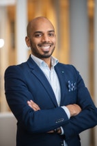 Bilde av megler Tobias Bronder