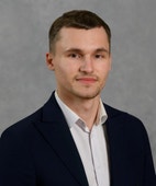 Bilde av megler Kristoffer Løvlie