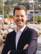 Bilde av megler Åge Gulbrandsøy