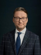 Bilde av megler Scott Martinsen