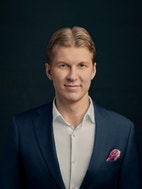 Bilde av megler Henrik Busterud