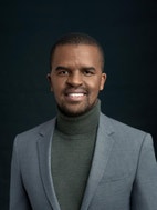 Bilde av megler Vincent Mabuza