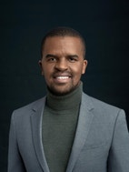 Bilde av megler Vincent Mabuza