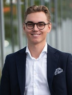 Bilde av megler Mathias Engrønningen