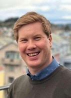 Bilde av megler Kristoffer Maridal Olsen
