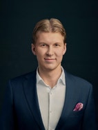 Bilde av megler Henrik Busterud