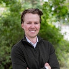 Bilde av megler Henrik Høllen