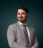 Bilde av megler Rezgar Aliassi