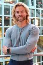 Bilde av megler Sindre Hellesmark