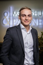 Bilde av megler Benjamin Ahmad