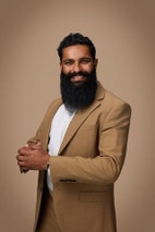 Bilde av megler Hamza Yousaf Choudhary