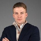 Bilde av megler Mikael Orlich