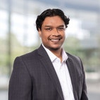 Bilde av megler Miresh Kanagarajah