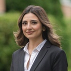 Bilde av megler Iqra Iqbal