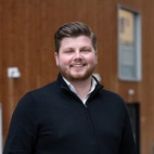 Bilde av megler Sander Hansen Skrettingland