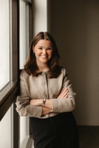 Bilde av megler Charlotte Andersen