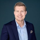 Bilde av megler Adrian Sollie Strand