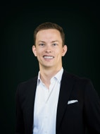 Bilde av megler Jonas Wright Olaussen