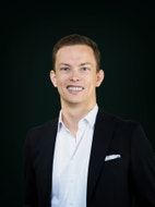 Bilde av megler Jonas Wright Olaussen