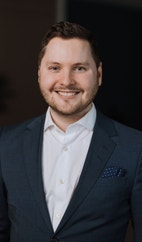 Bilde av megler Ole Østensen