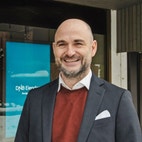 Bilde av megler Kristoffer Henriksen