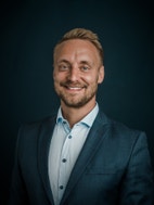 Bilde av megler Henrik Drabløs