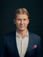 Bilde av megler Henrik Busterud