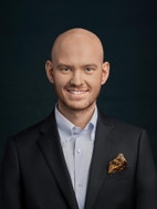 Bilde av megler Henrik Haugen