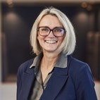 Bilde av megler Bente Faksnes