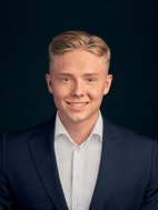 Bilde av megler Simen Vollan