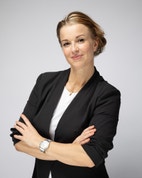 Bilde av megler Anette Djuvstad