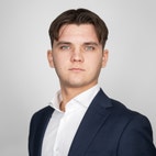 Bilde av megler Tobias Karlsen Skarshaug