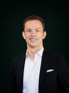 Bilde av megler Jonas Wright Olaussen