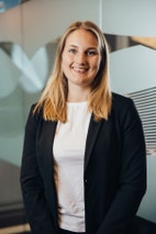 Bilde av megler Lena Øverbø