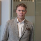 Bilde av megler Henrik Pettersen