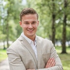 Bilde av megler Christoffer Løvdal