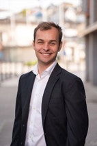 Bilde av megler Sindre Sten Gustavsen