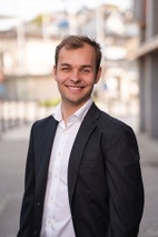 Bilde av megler Sindre Sten Gustavsen