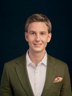 Bilde av megler Sebastian Andresen