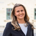 Bilde av megler Stine Risinggård Nordbakk