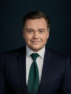 Bilde av megler Petter Tangen