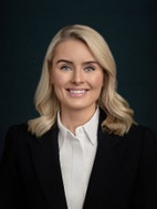 Bilde av megler Martine Mjåland