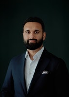 Bilde av megler Danyal Razzaq