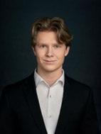 Bilde av megler Joakim Risbakken