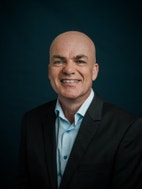 Bilde av megler Robert Hoff