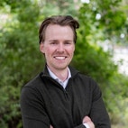 Bilde av megler Henrik Høllen