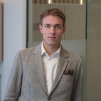 Bilde av megler Henrik Pettersen