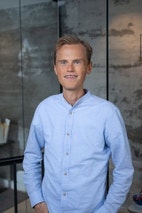 Bilde av megler Håvard Eliassen