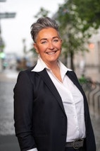 Bilde av megler Janne Clausen Ree