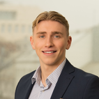 Bilde av megler Sander Moe